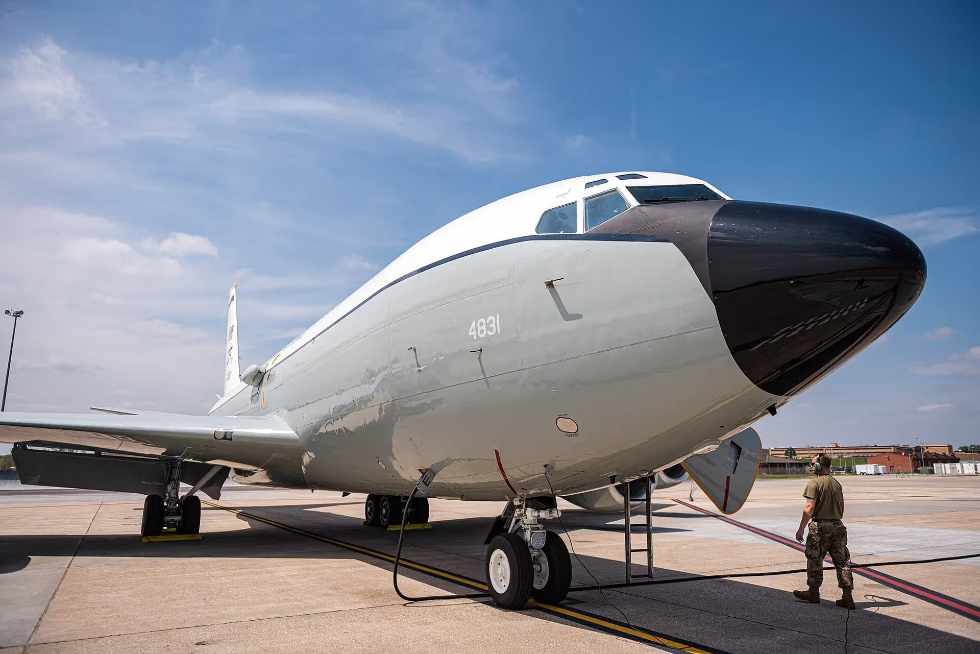 Unidentified — Twin-engine aircraft