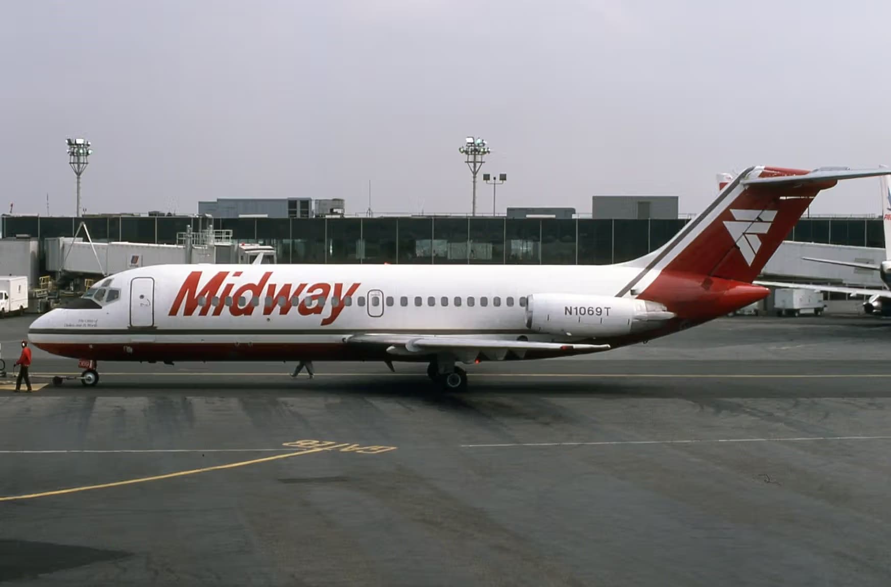 N1069T — Twin-engine aircraft