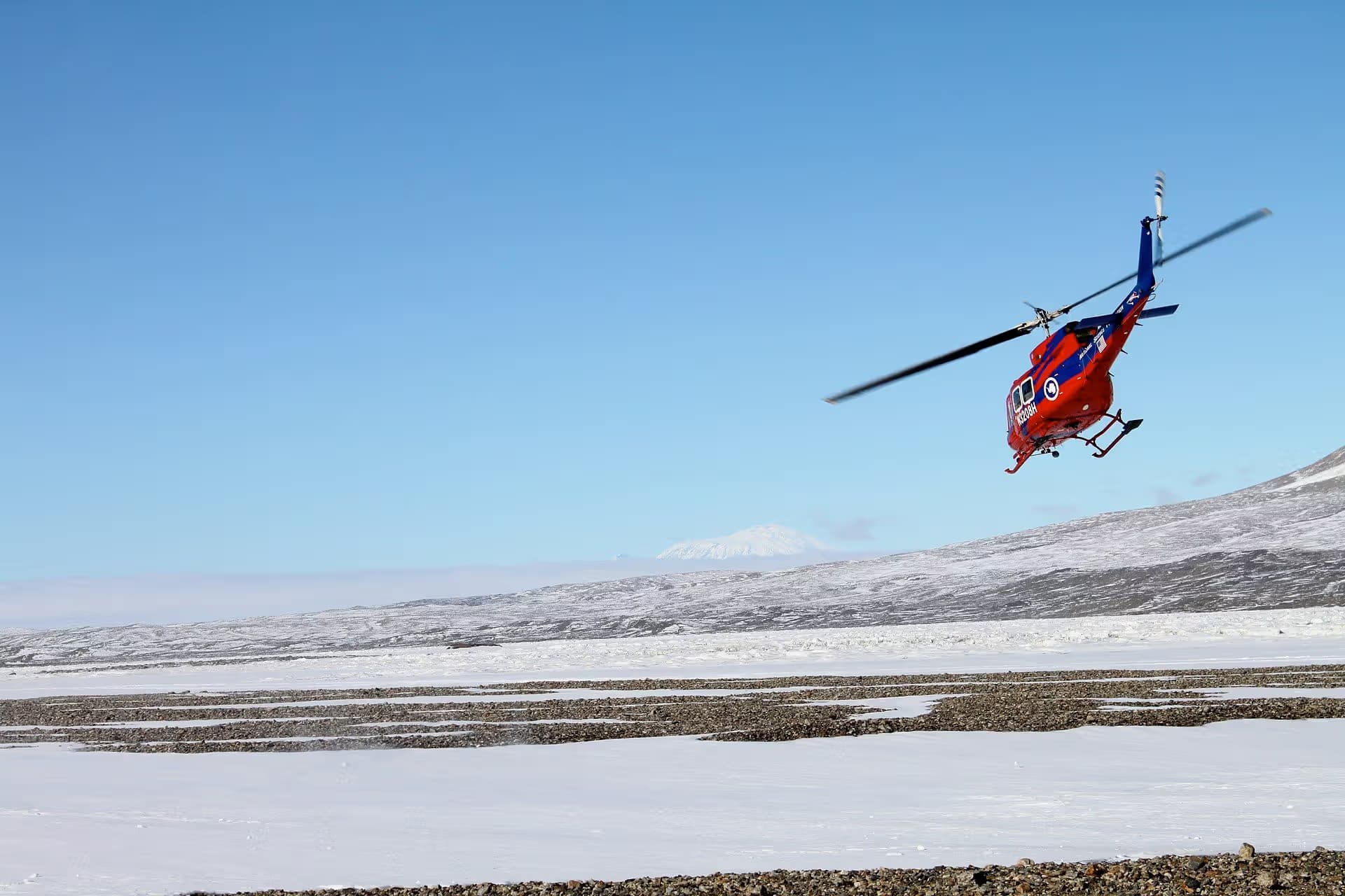 N3208H — Helicopter