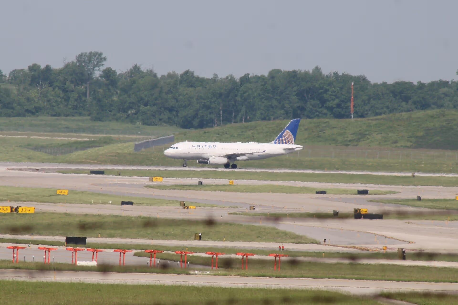 N823UA — Airbus
