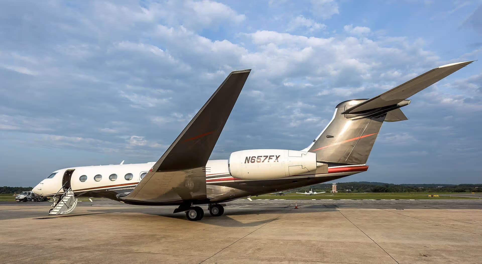 N657FX — Business jet
