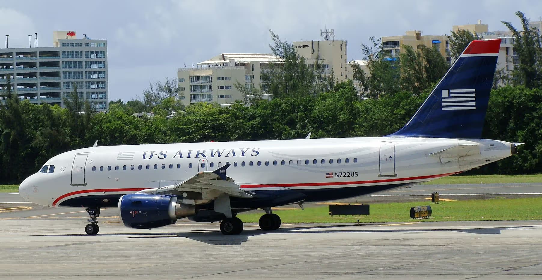 N722US — Twin-engine aircraft