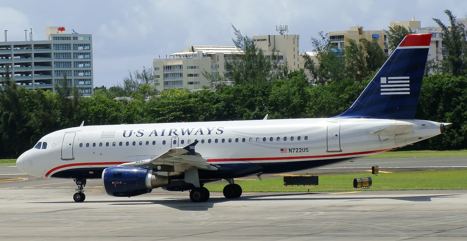 N722US — Twin-engine aircraft