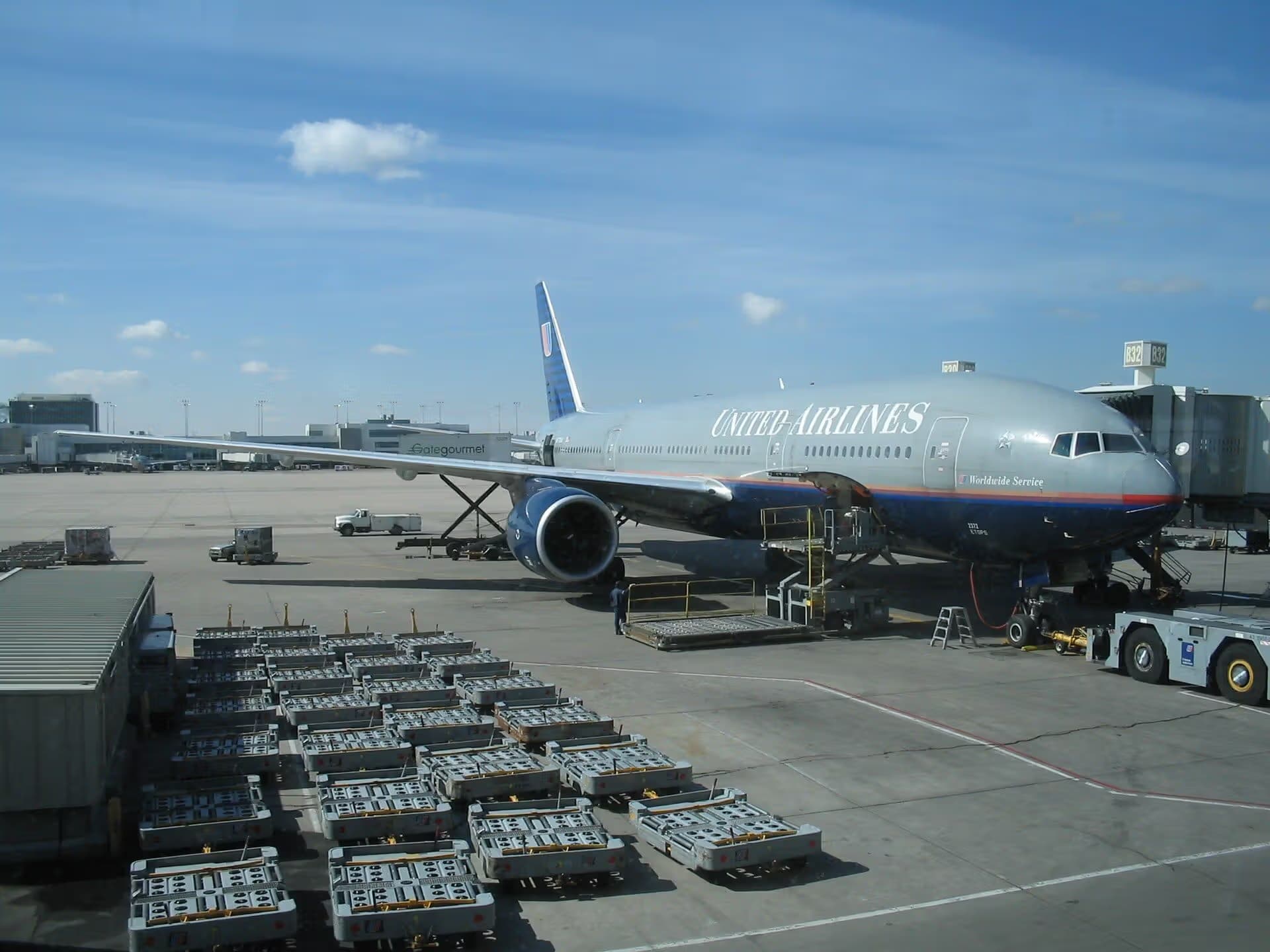 N772UA — Twin-engine aircraft at Denver International Airport