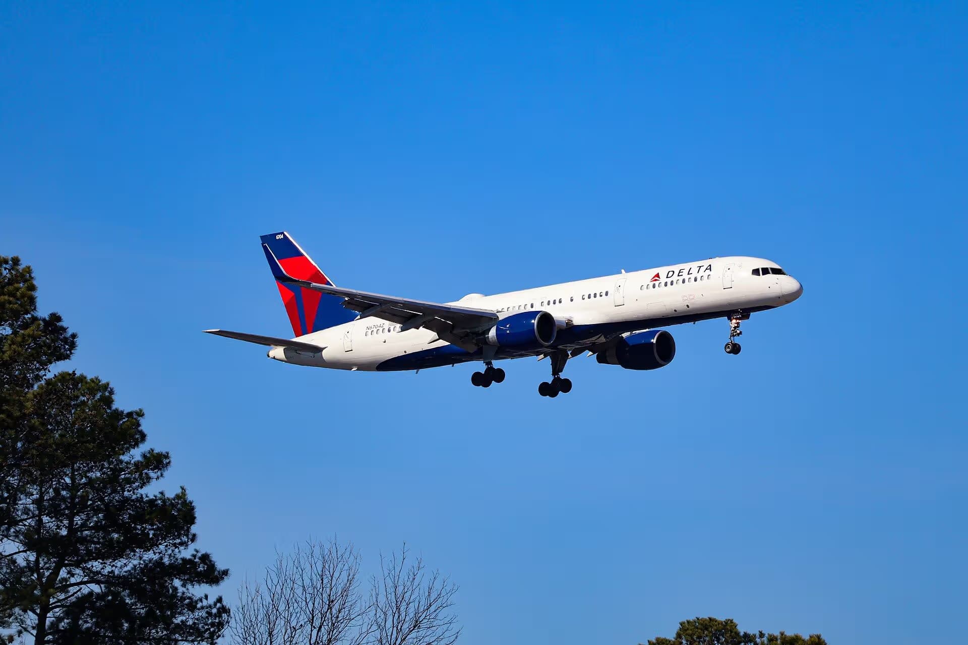 N6704Z — Twin-engine aircraft