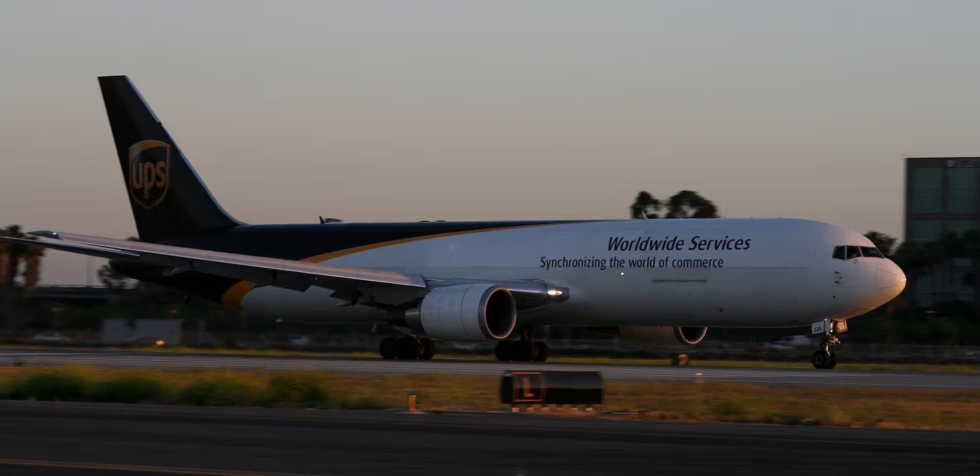 N328UP — Boeing