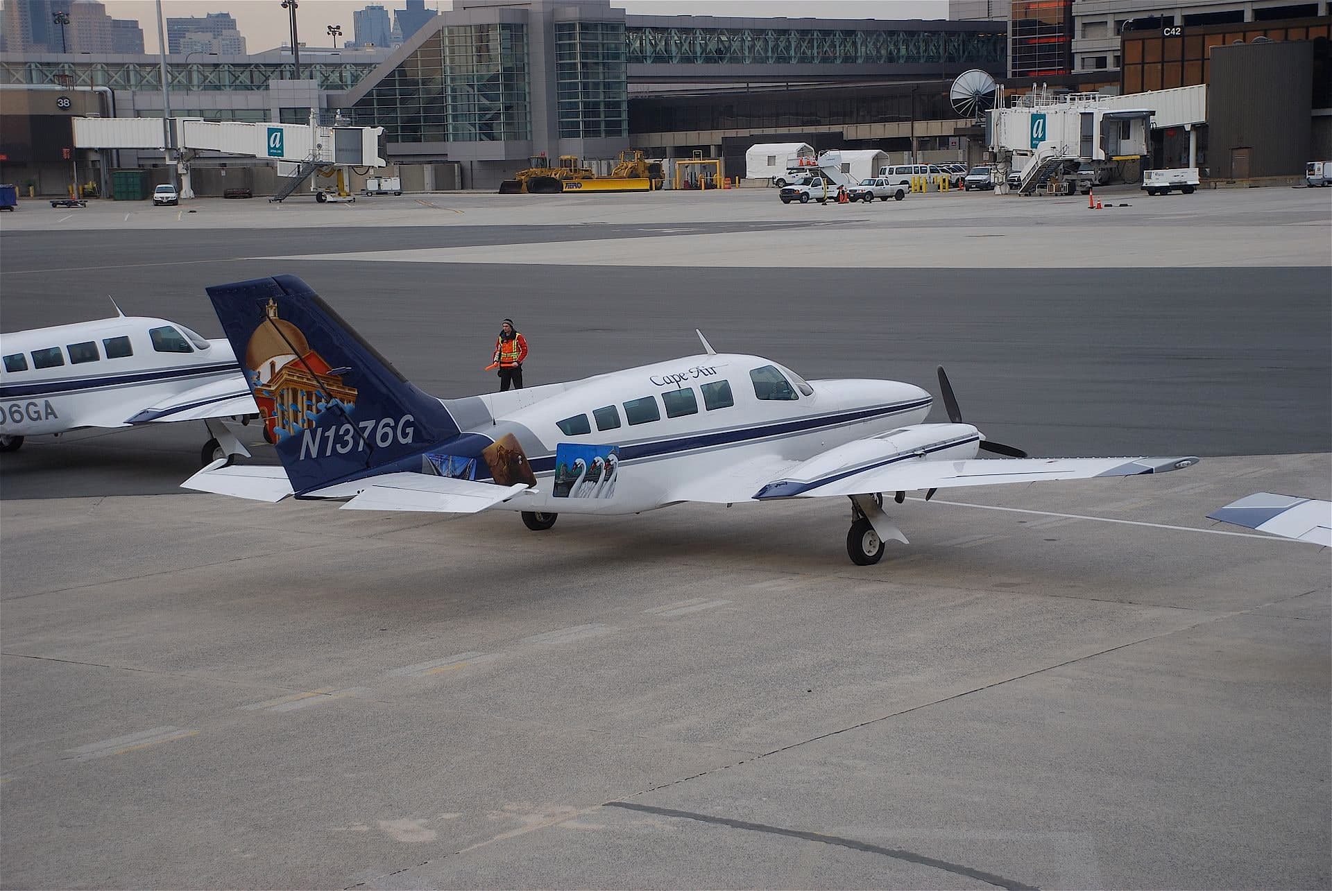 N1376G — Twin-engine aircraft