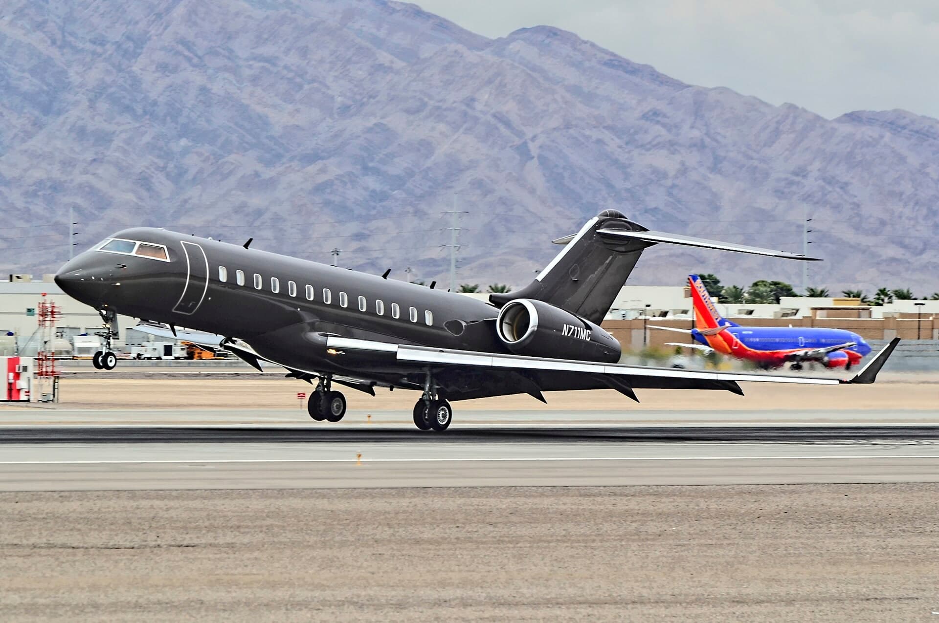 N711MC — Bombardier