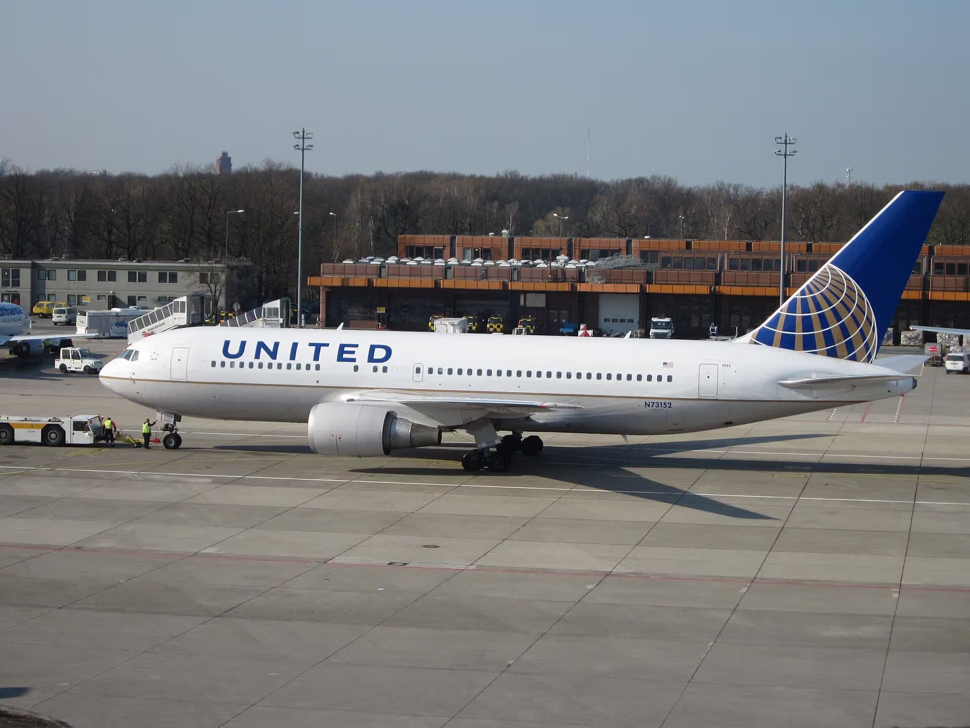 N73152 — Twin-engine aircraft