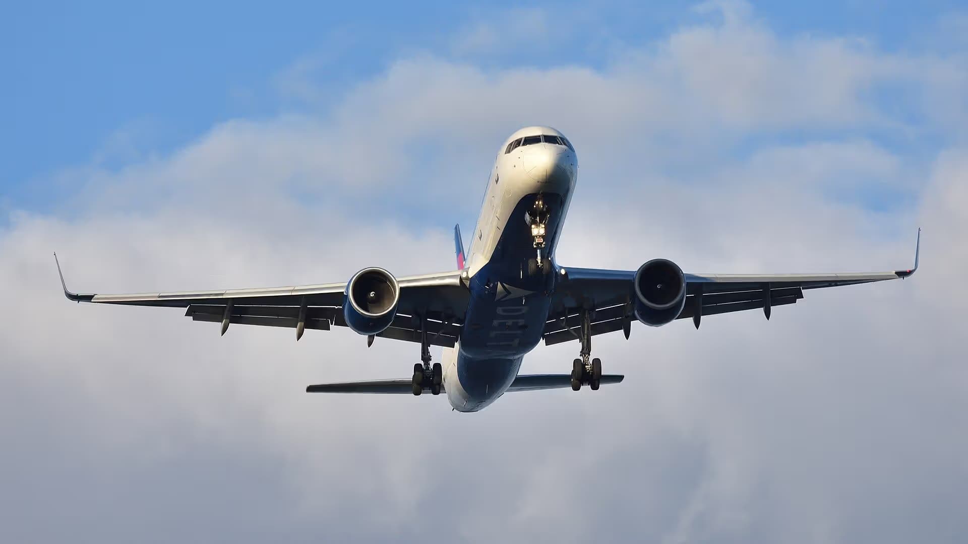 N727TW — Twin-engine aircraft
