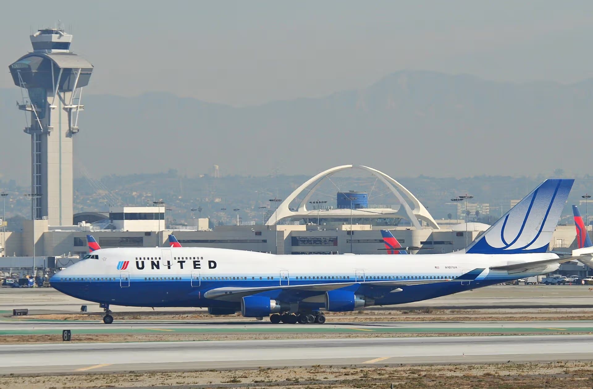 N107UA — Boeing