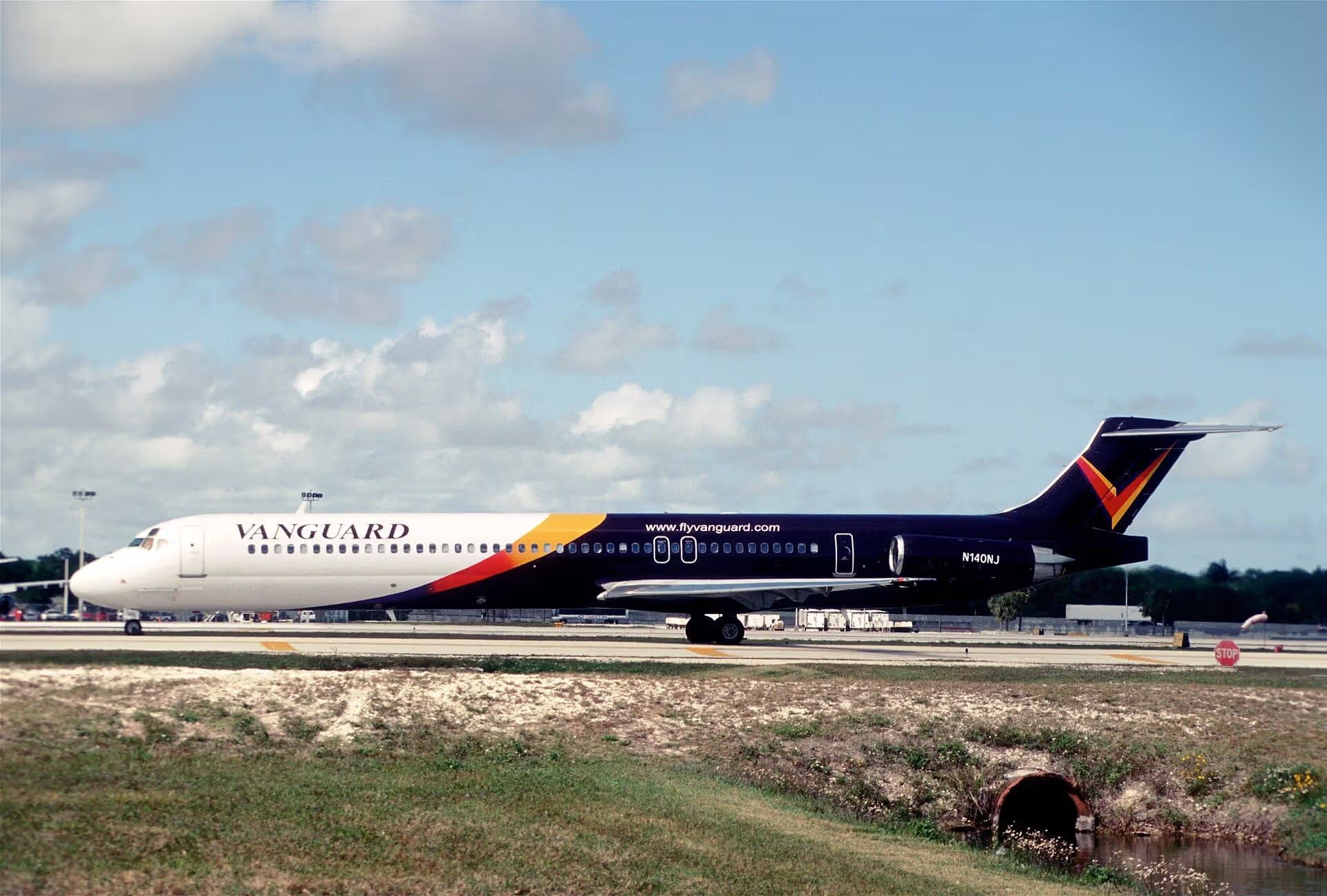 N140NJ — Douglas