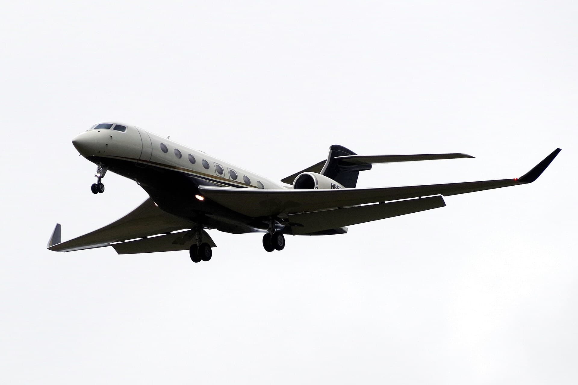 N656FX — Business jet