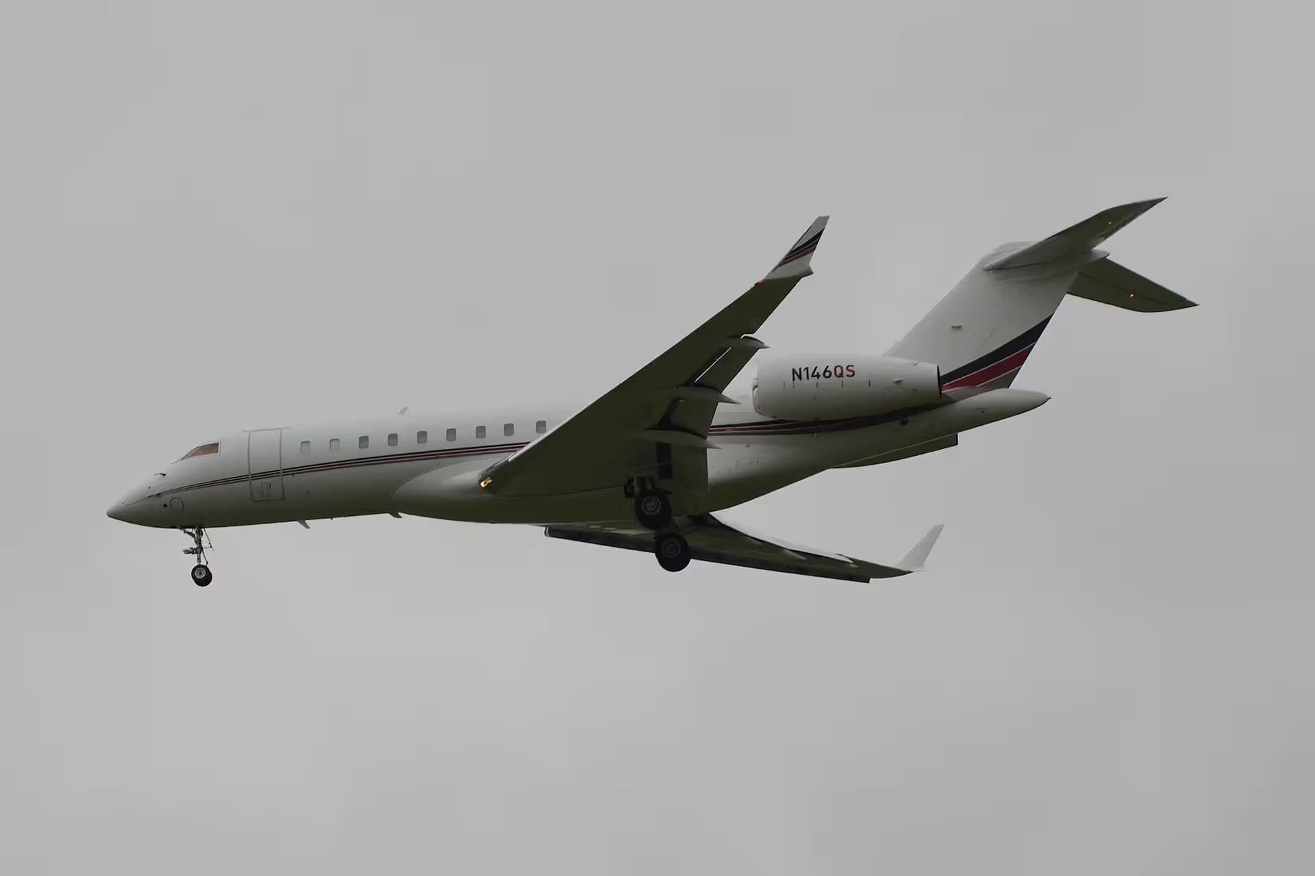 N146QS — Bombardier