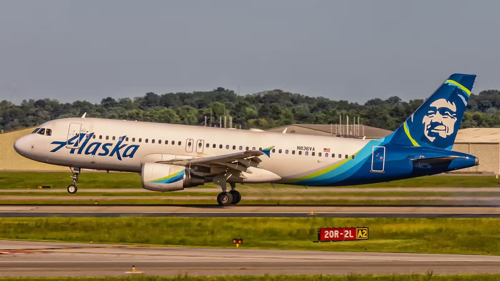 N836VA — Twin-engine aircraft
