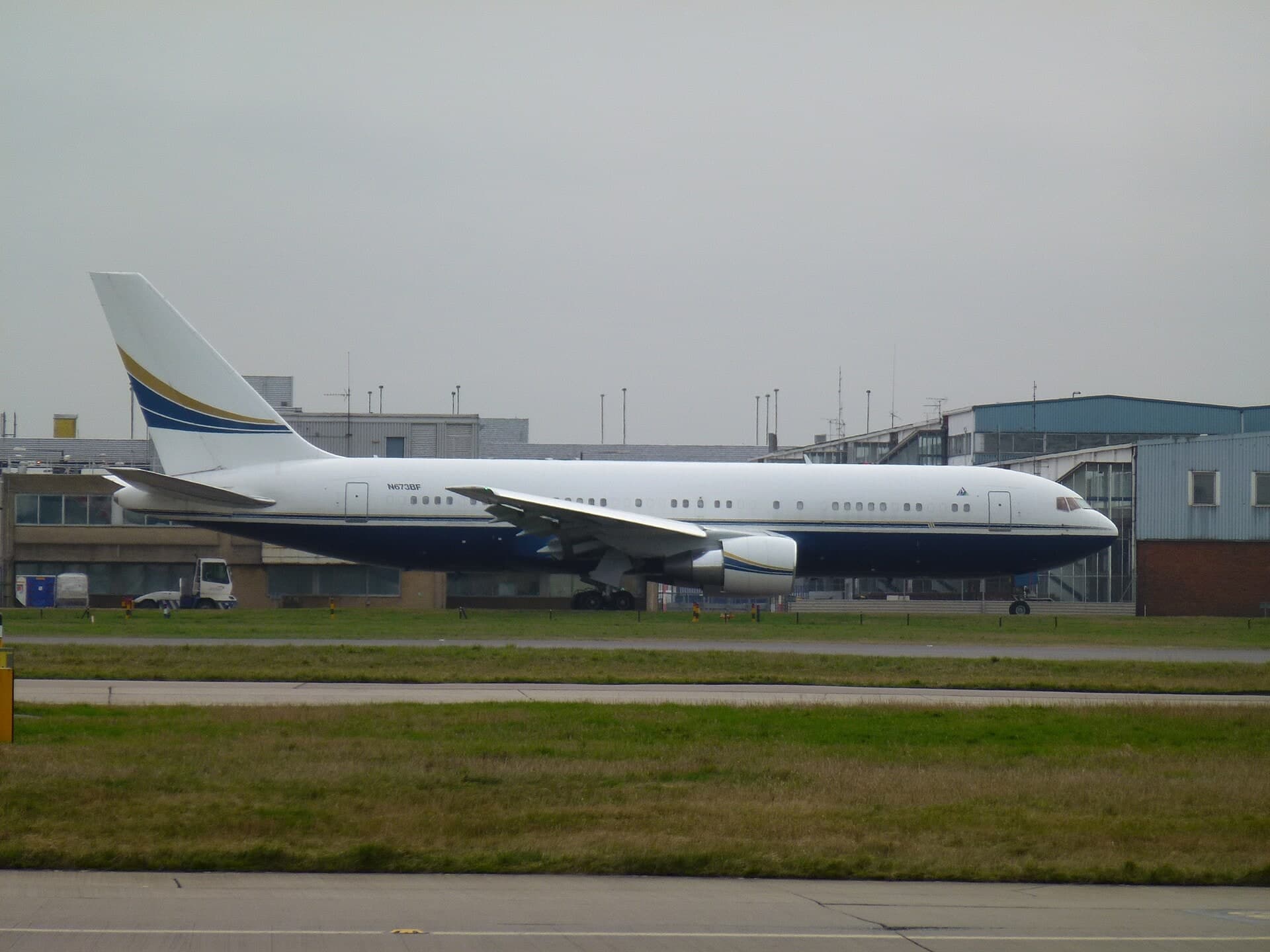 N673BF — Twin-engine aircraft