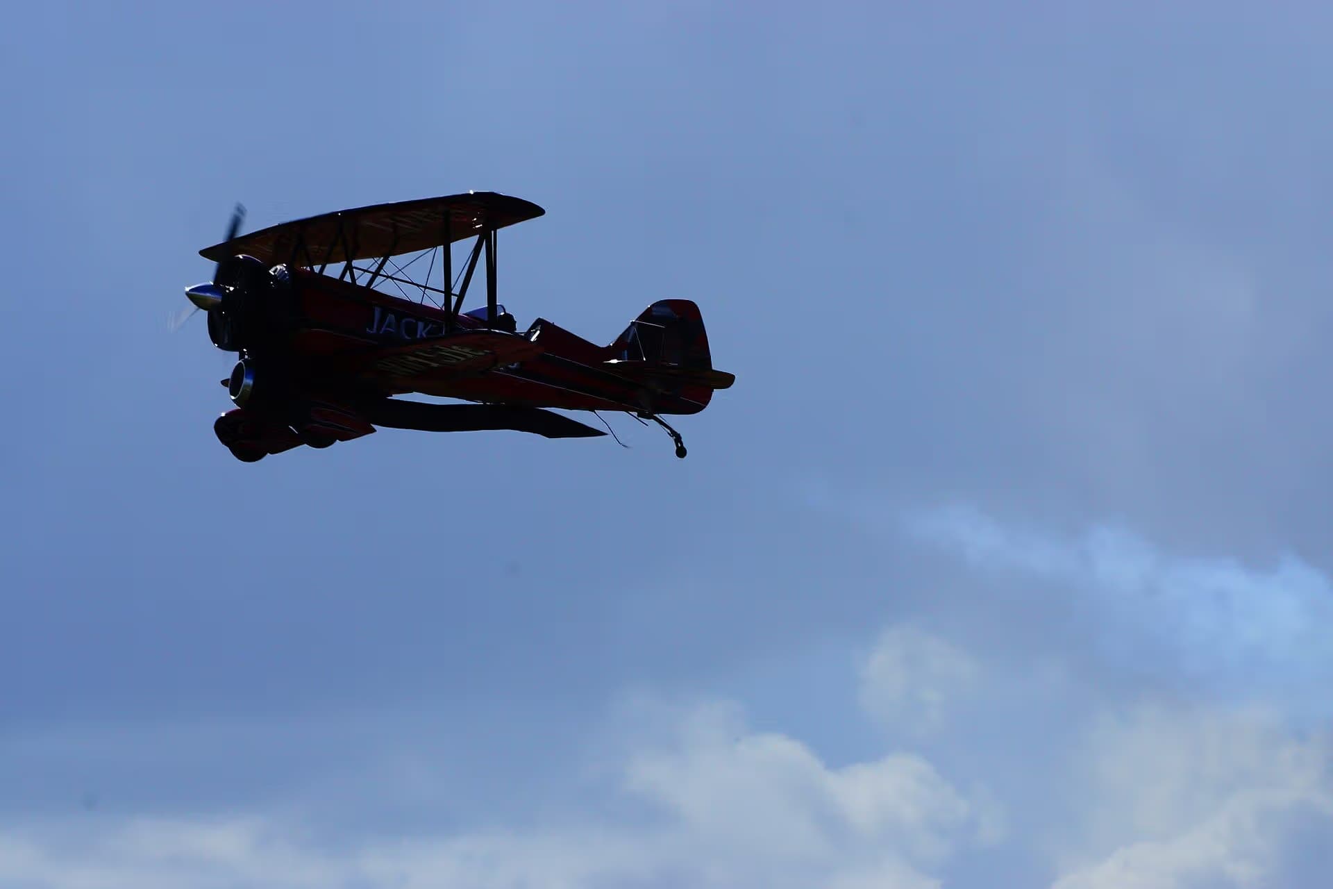 Unidentified — Single-engine aircraft