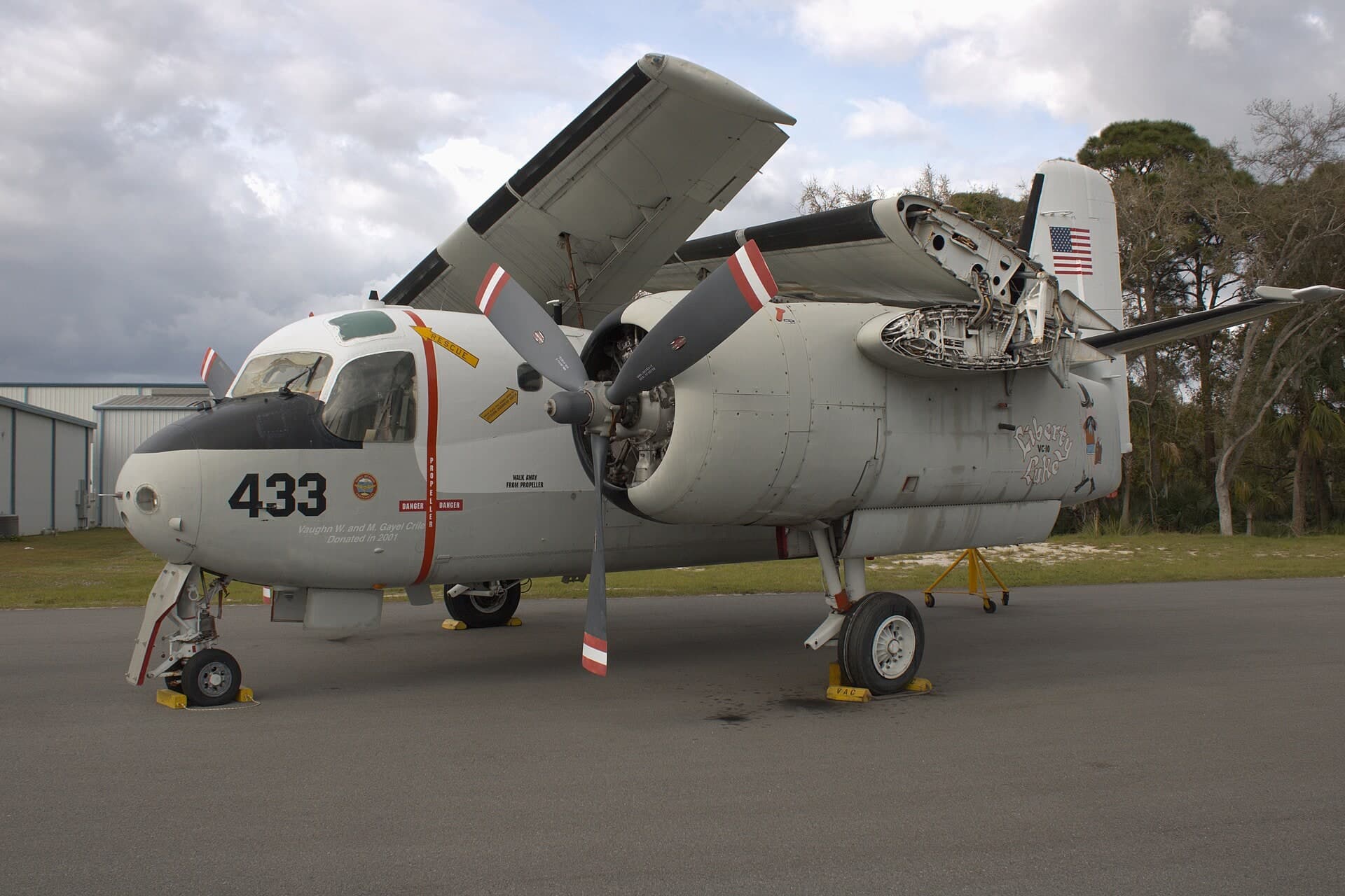 N8114T — Twin-engine aircraft