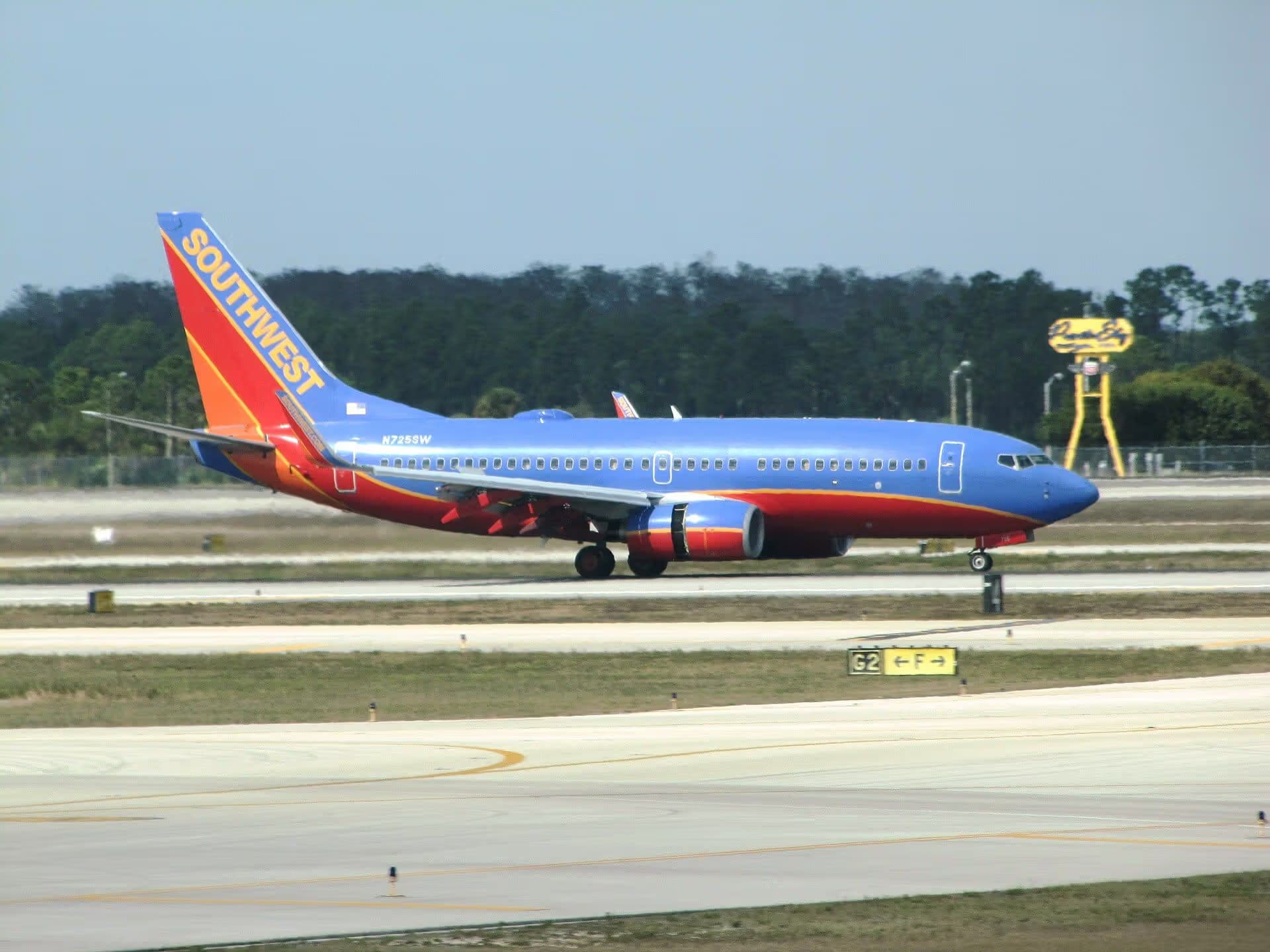 N725SW — Twin-engine aircraft