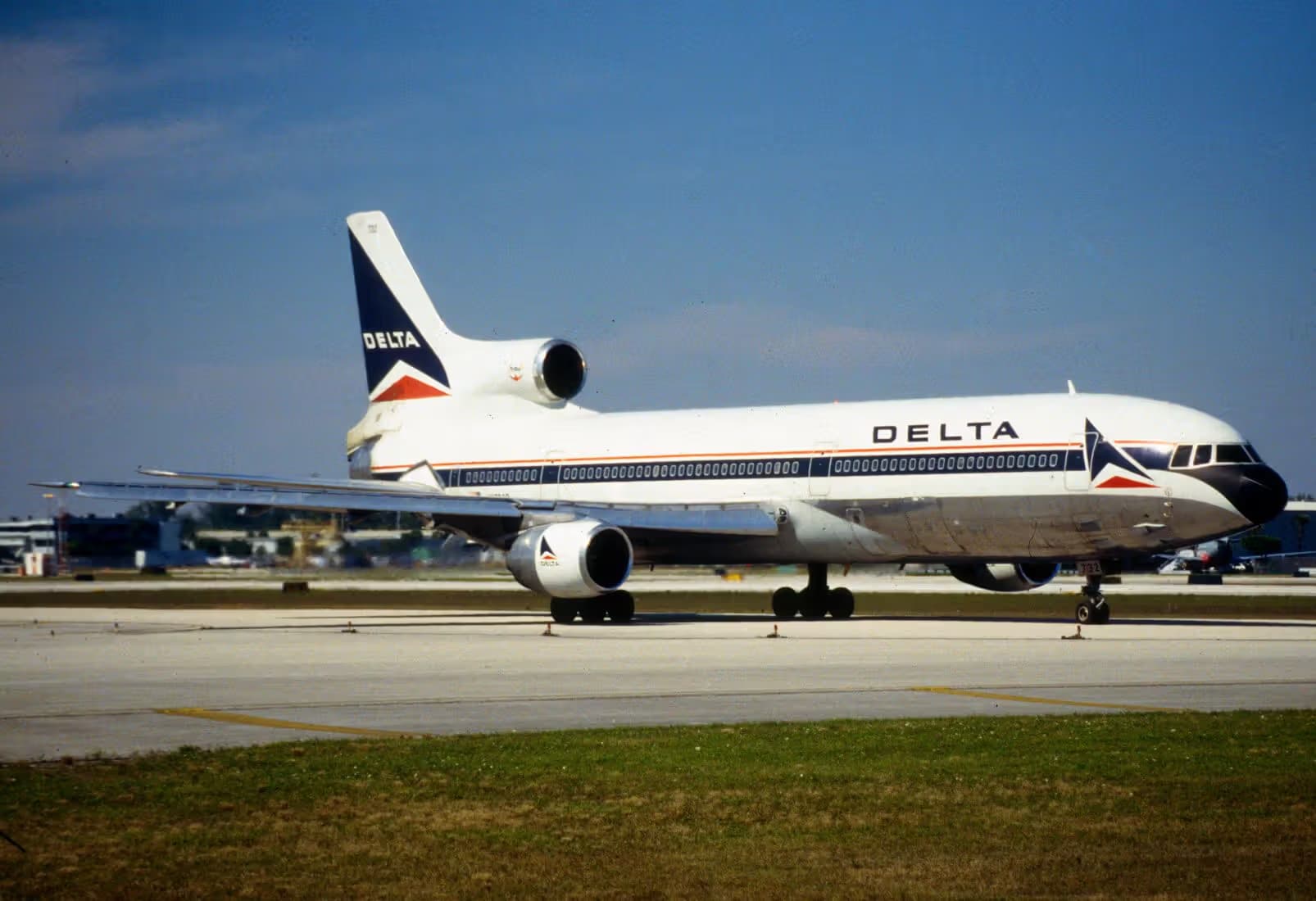 N1732D — Aircraft