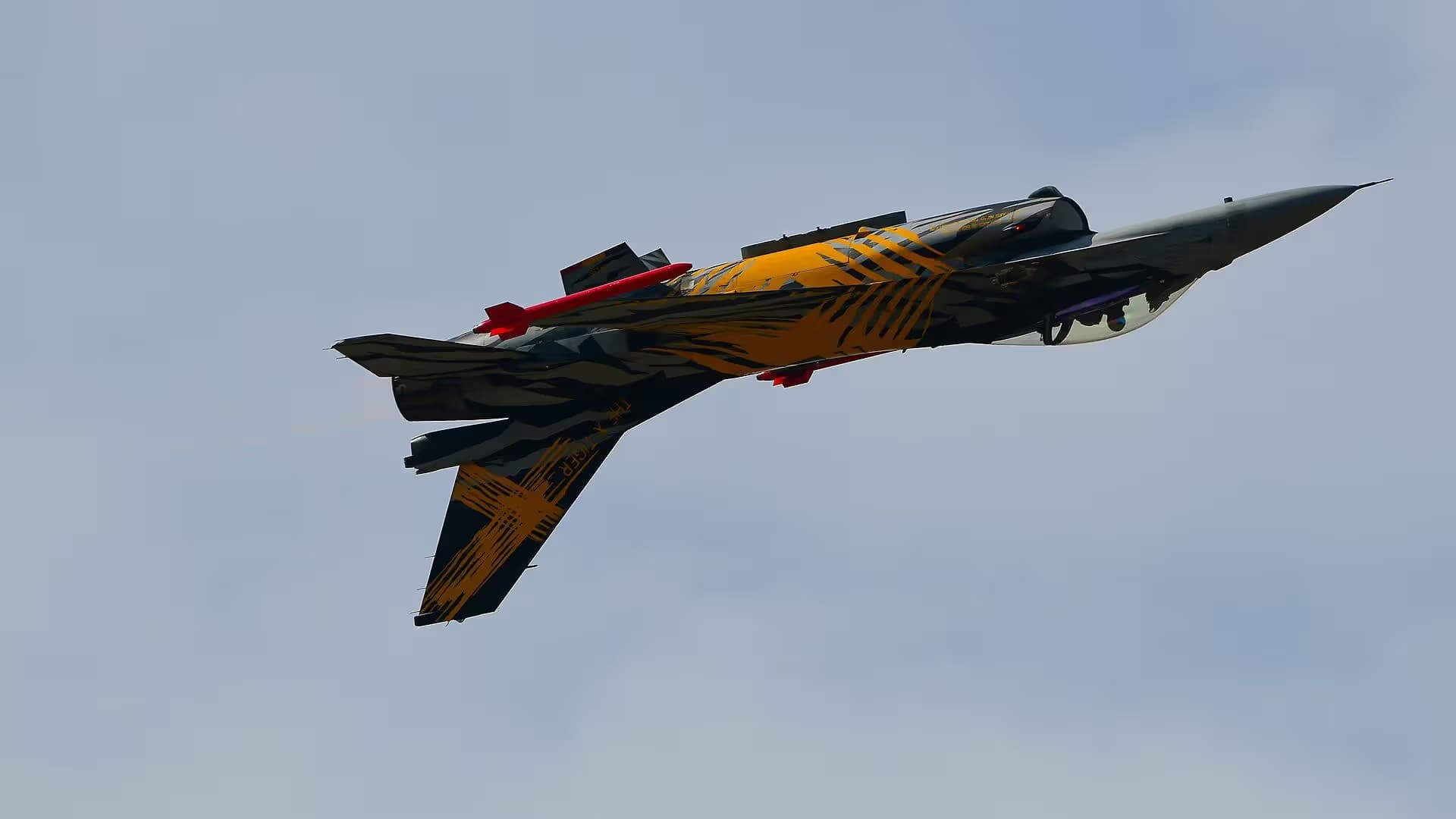 Unidentified — Single-engine aircraft