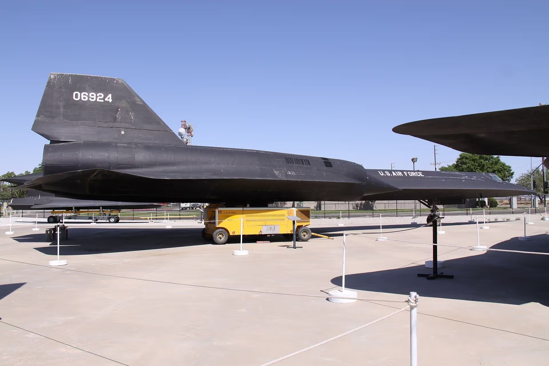 Unidentified — Twin-engine aircraft