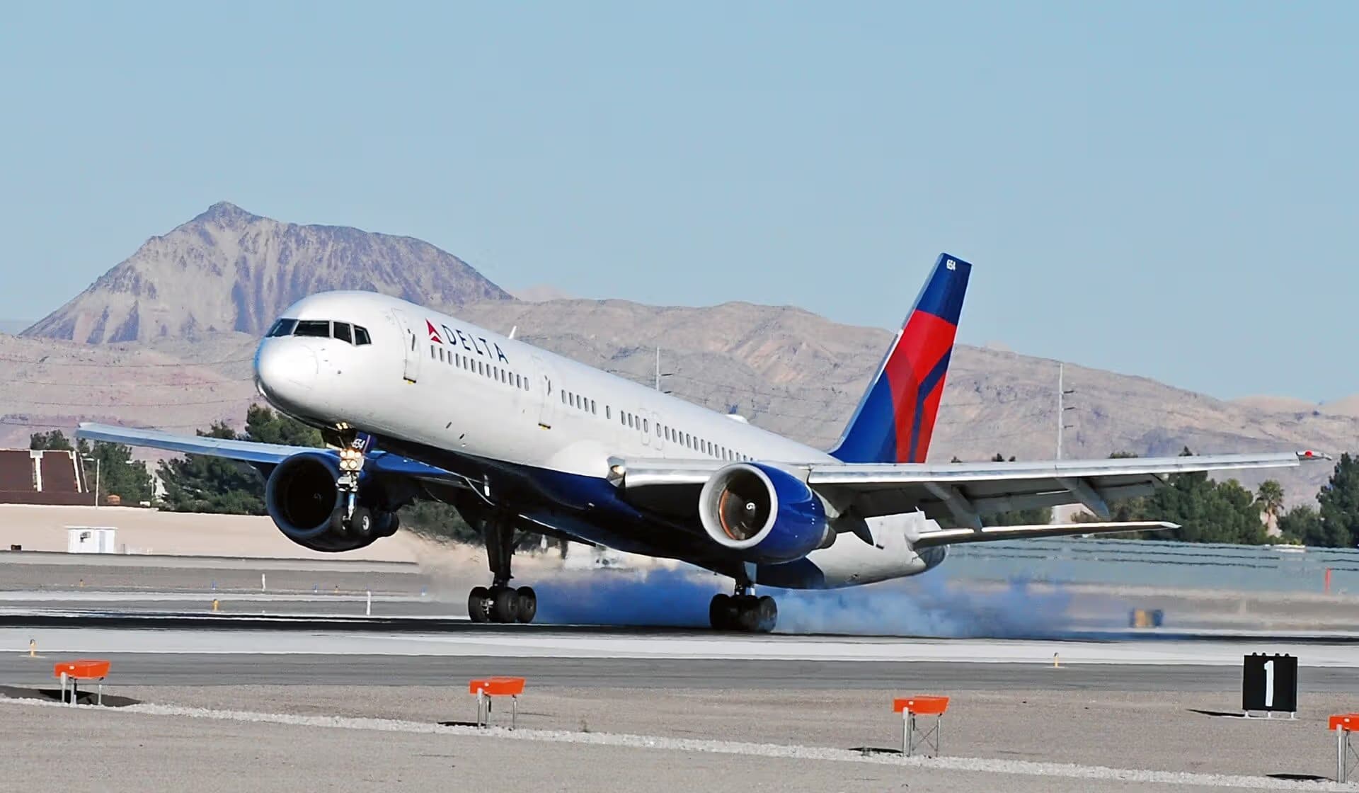 N654DL — Twin-engine aircraft