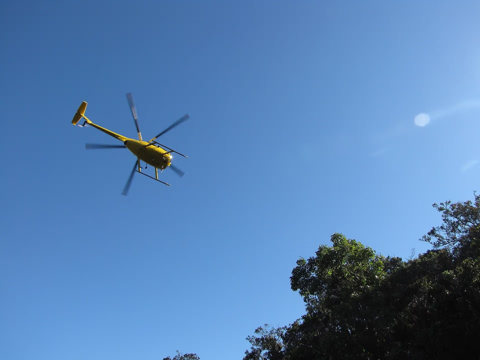 N58251 — Helicopter