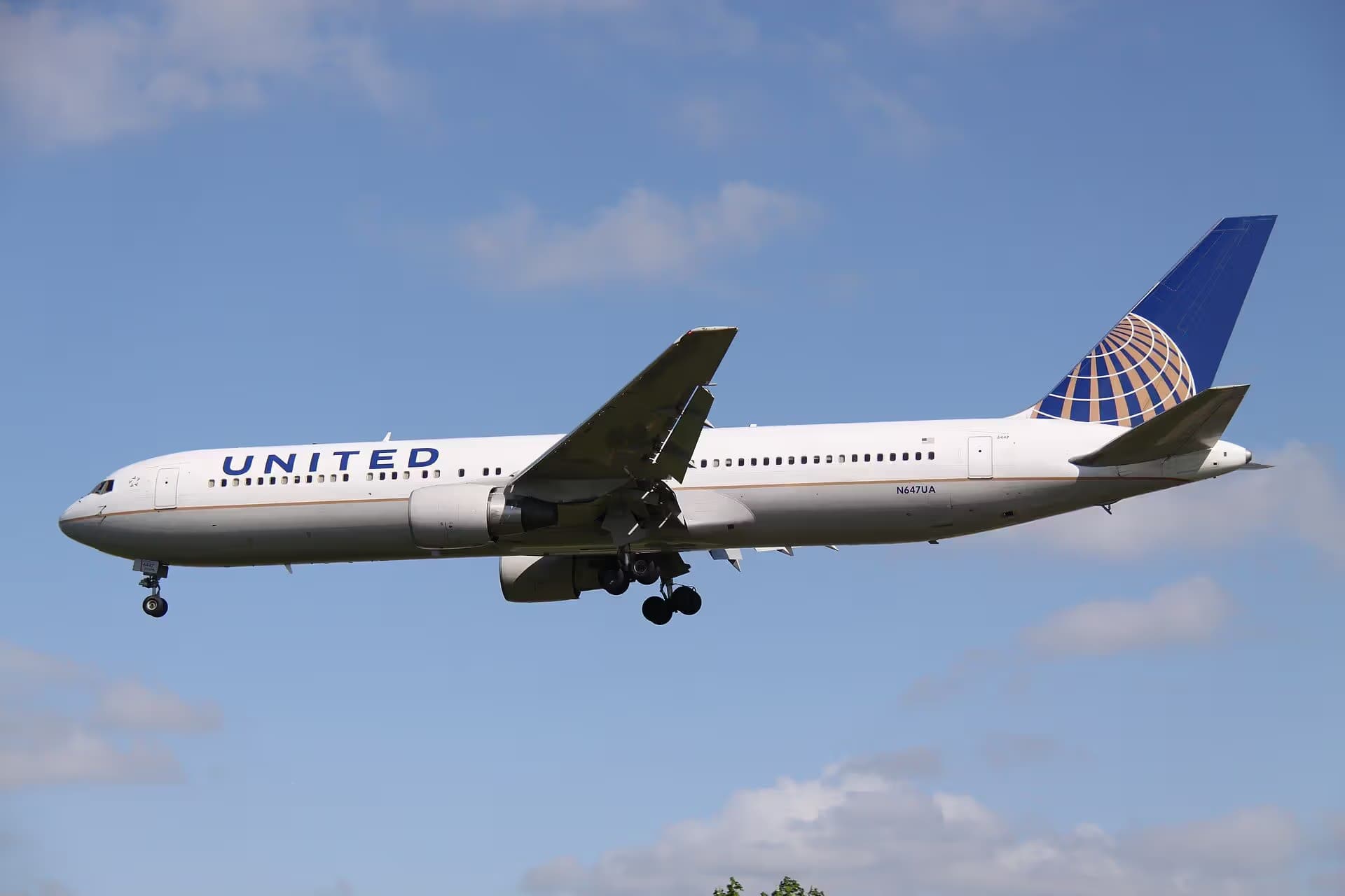 N647UA — Boeing