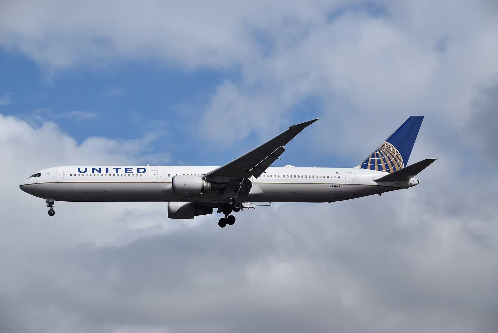 N76065 — Boeing