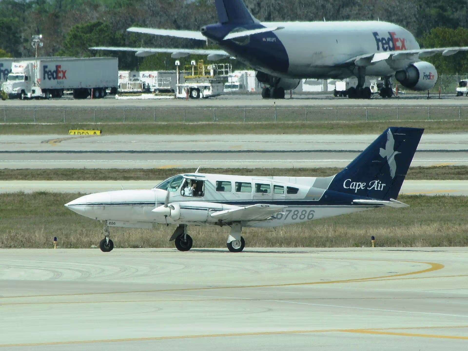 N67886 — Twin-engine aircraft