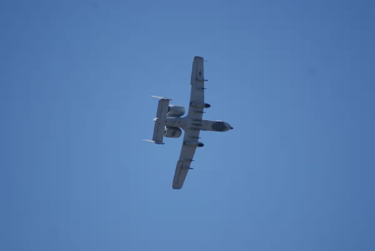 Unidentified — Twin-engine aircraft