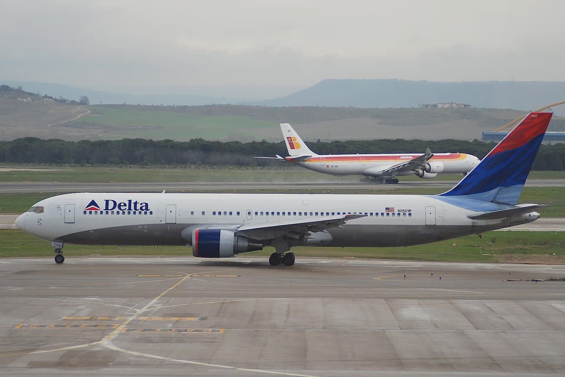 N1501P — Twin-engine aircraft