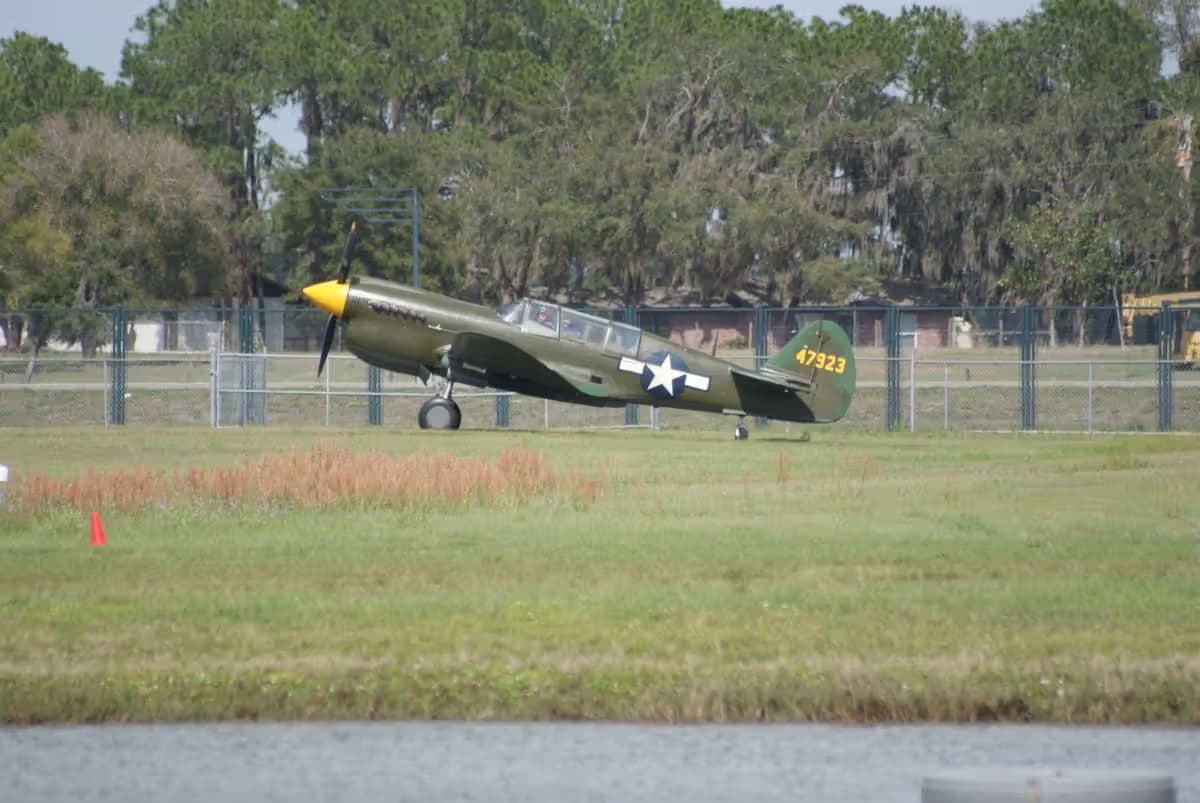 Unidentified — Single-engine aircraft