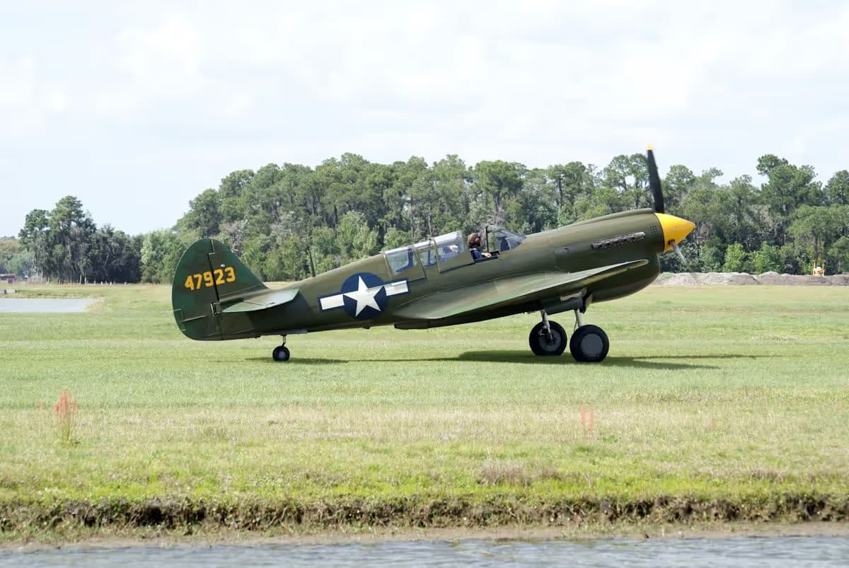 Unidentified — Single-engine aircraft