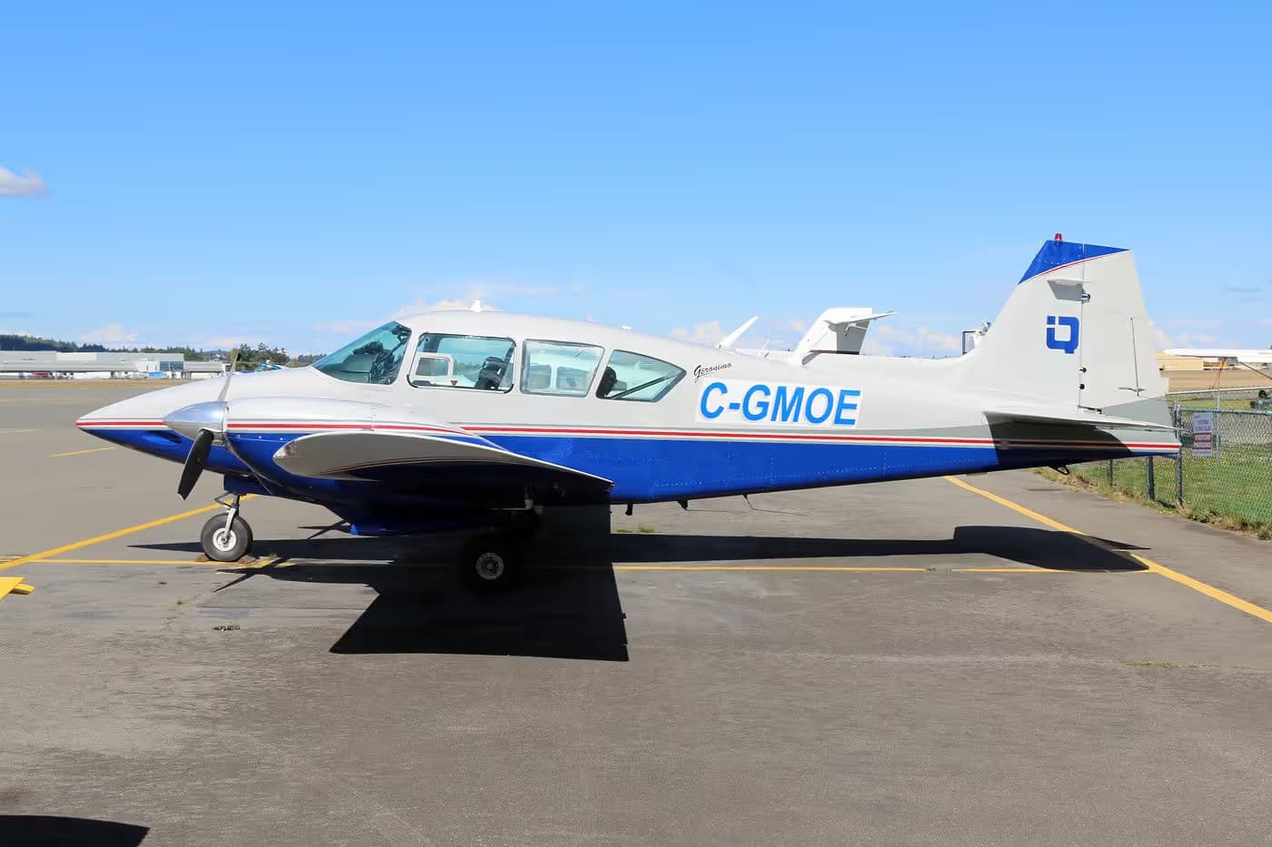 C-GMOE — Twin-engine aircraft
