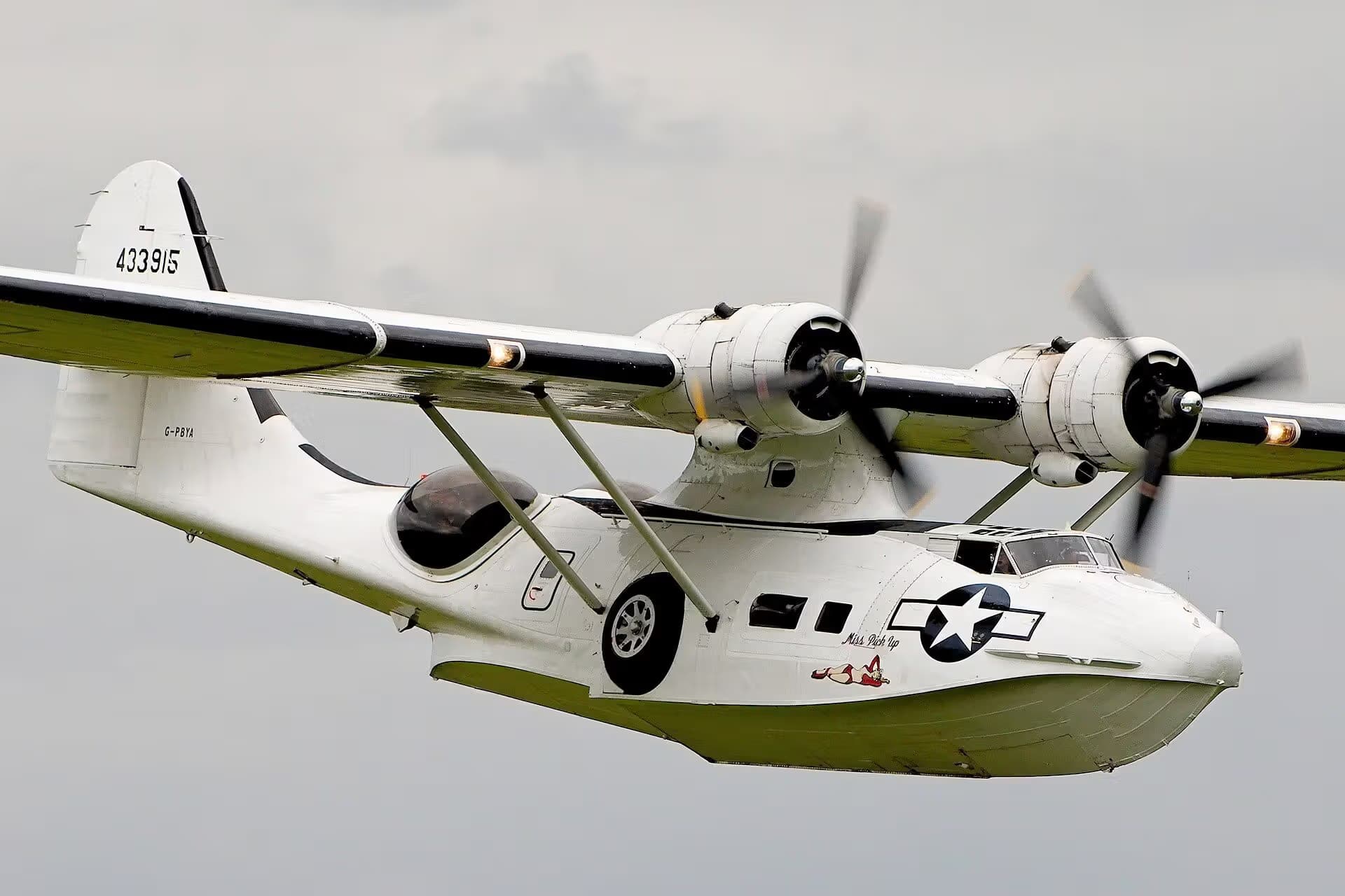 Unidentified — Twin-engine aircraft