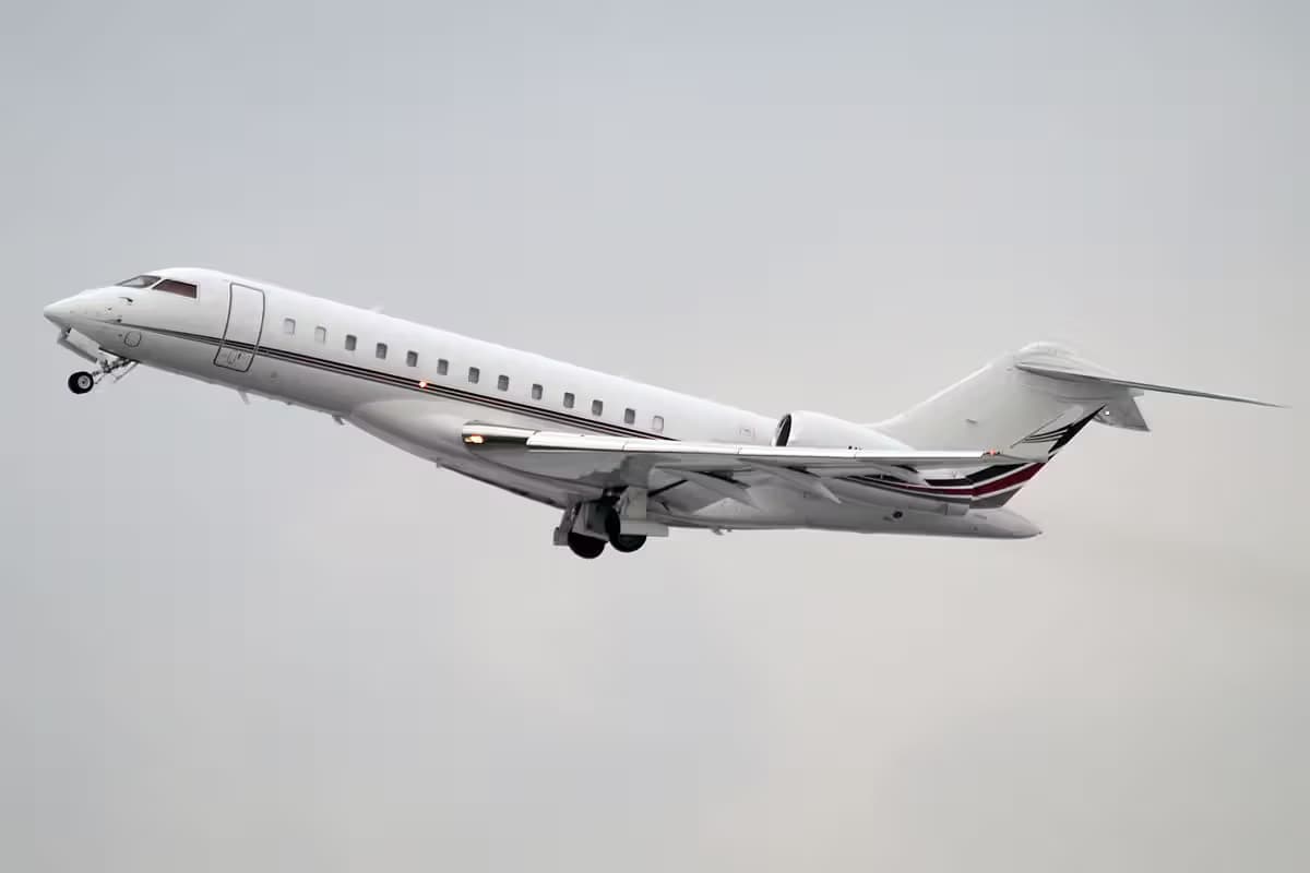 N147QS — Bombardier