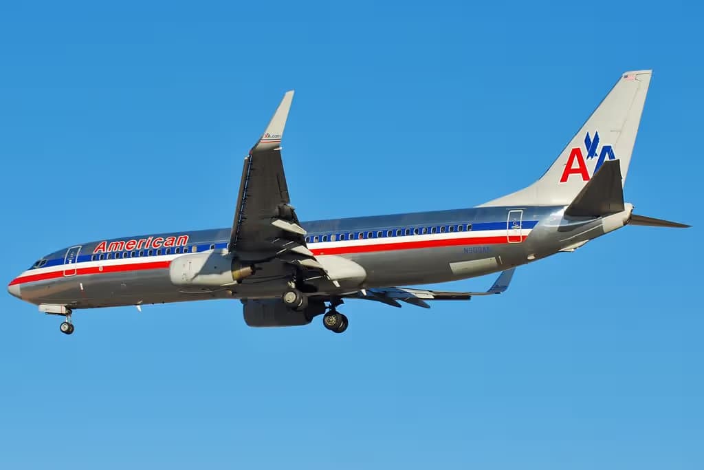 N909AN — Twin-engine aircraft