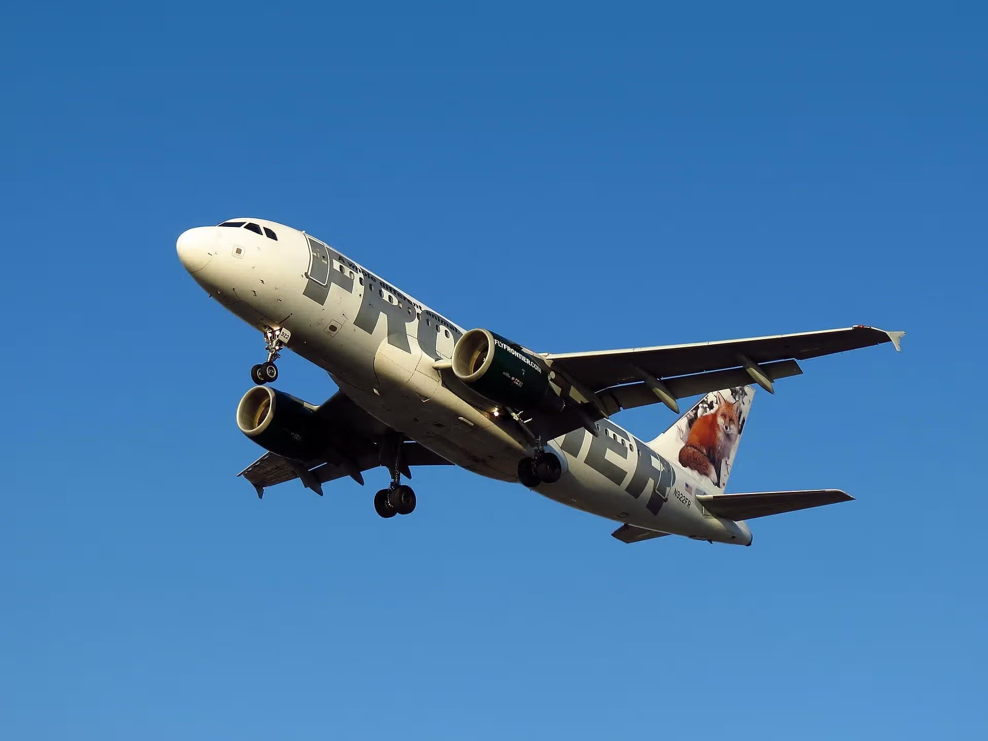 N922FR — Twin-engine aircraft