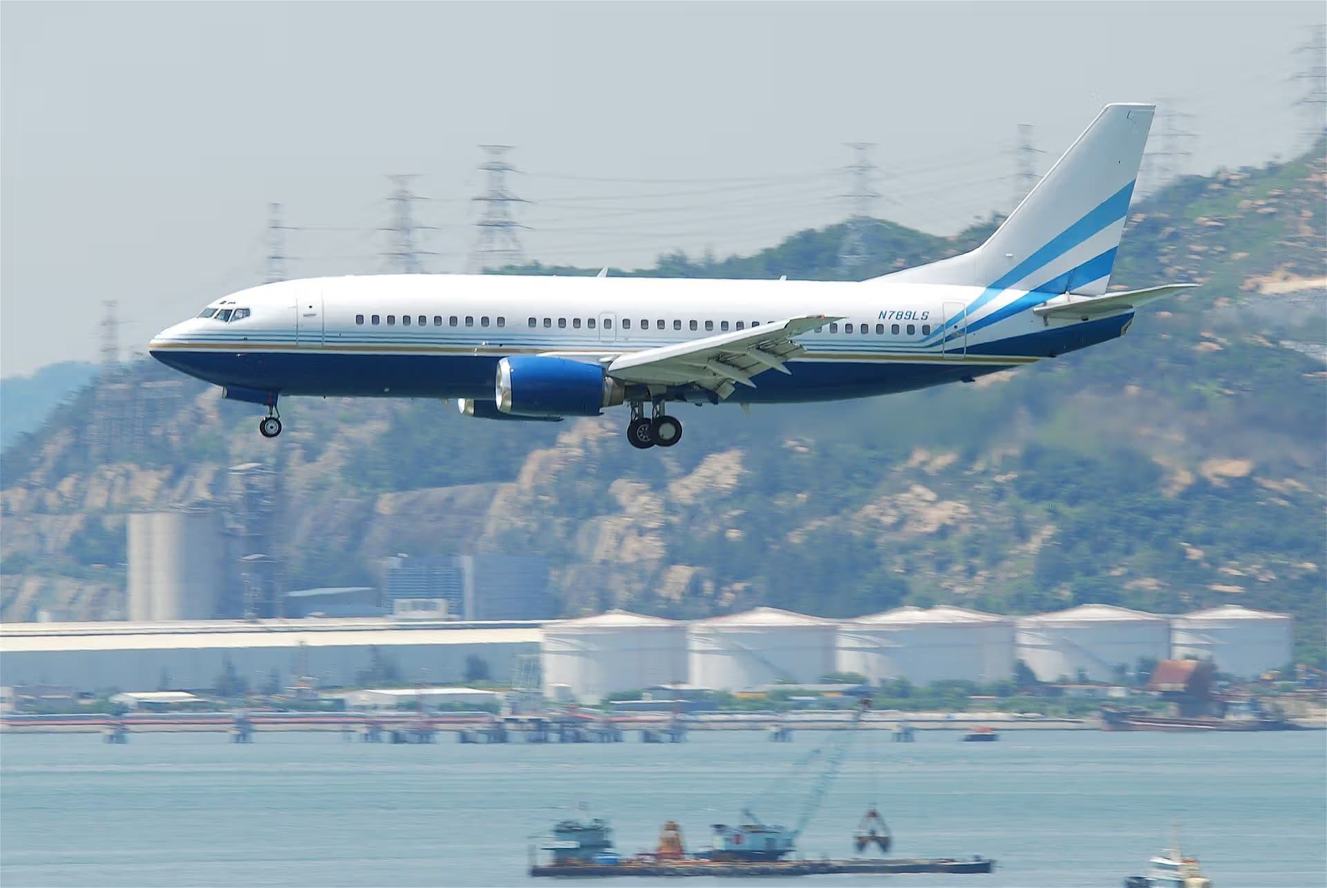 N789LS — Twin-engine aircraft