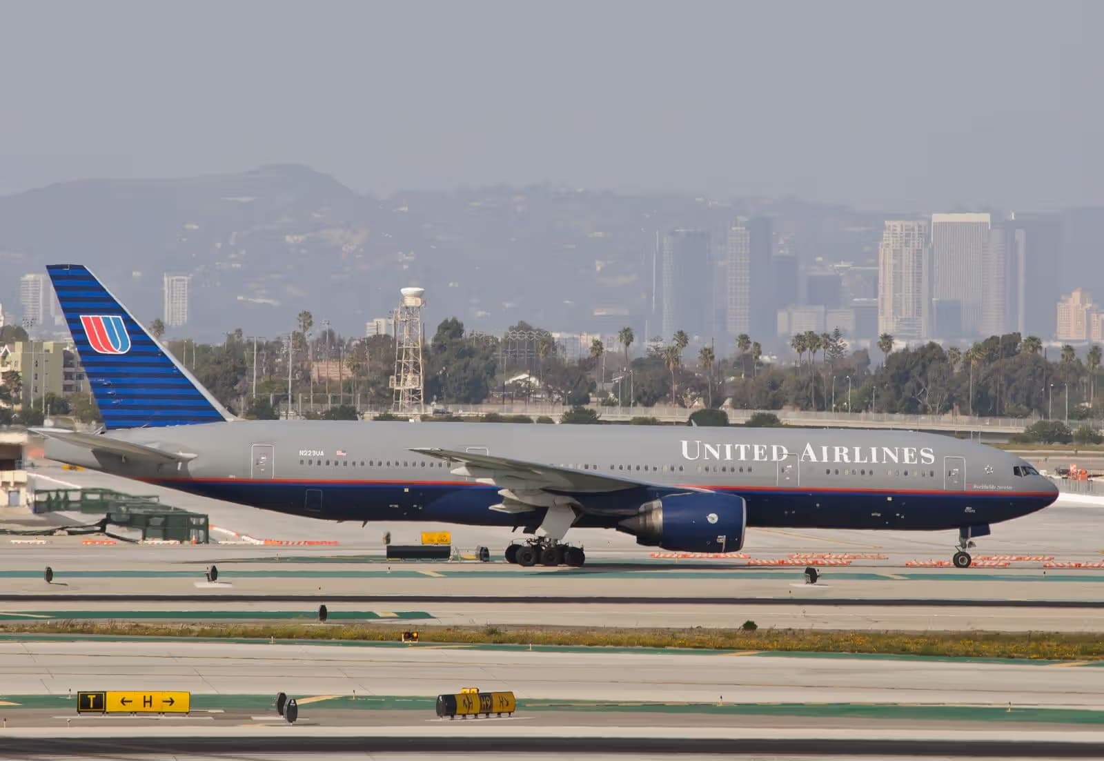 N229UA — Boeing