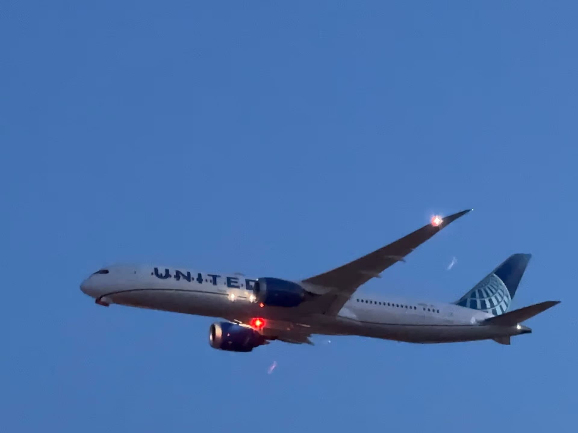 N29981 — Twin-engine aircraft