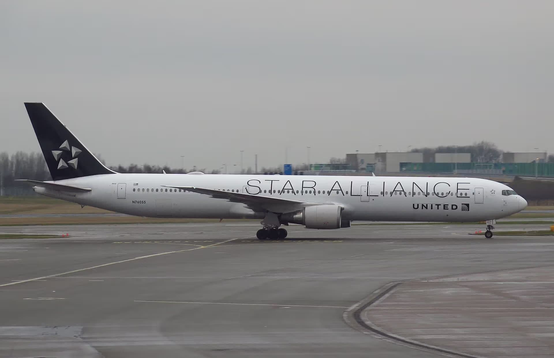 N76055 — Twin-engine aircraft