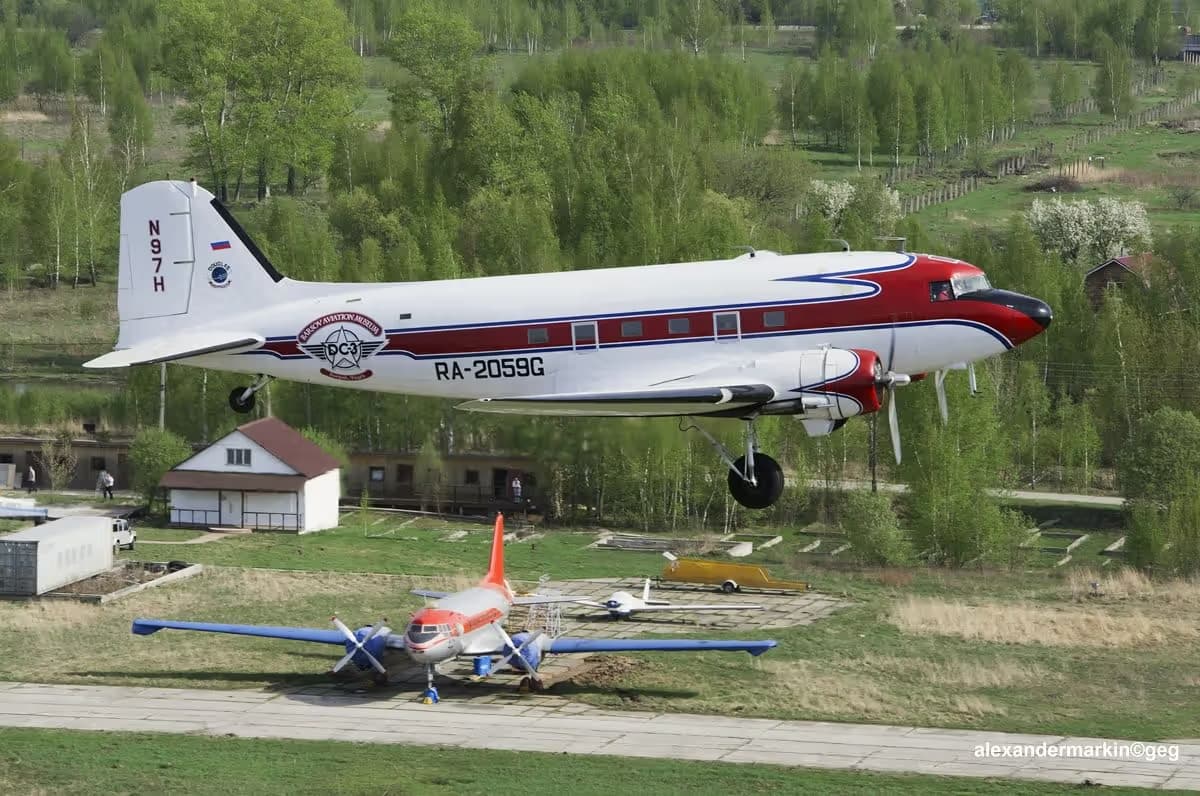 N97H — Twin-engine aircraft