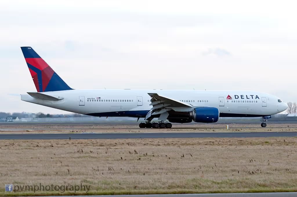 N867DA — Twin-engine aircraft