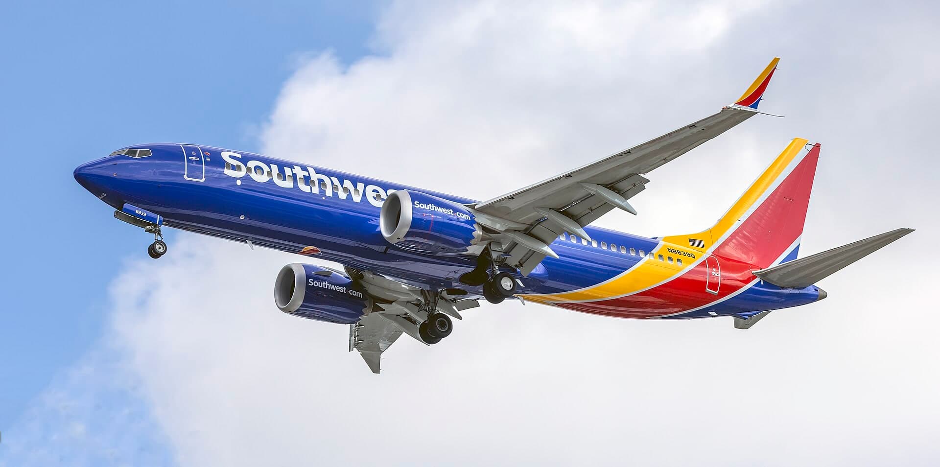 N8839Q — Twin-engine aircraft