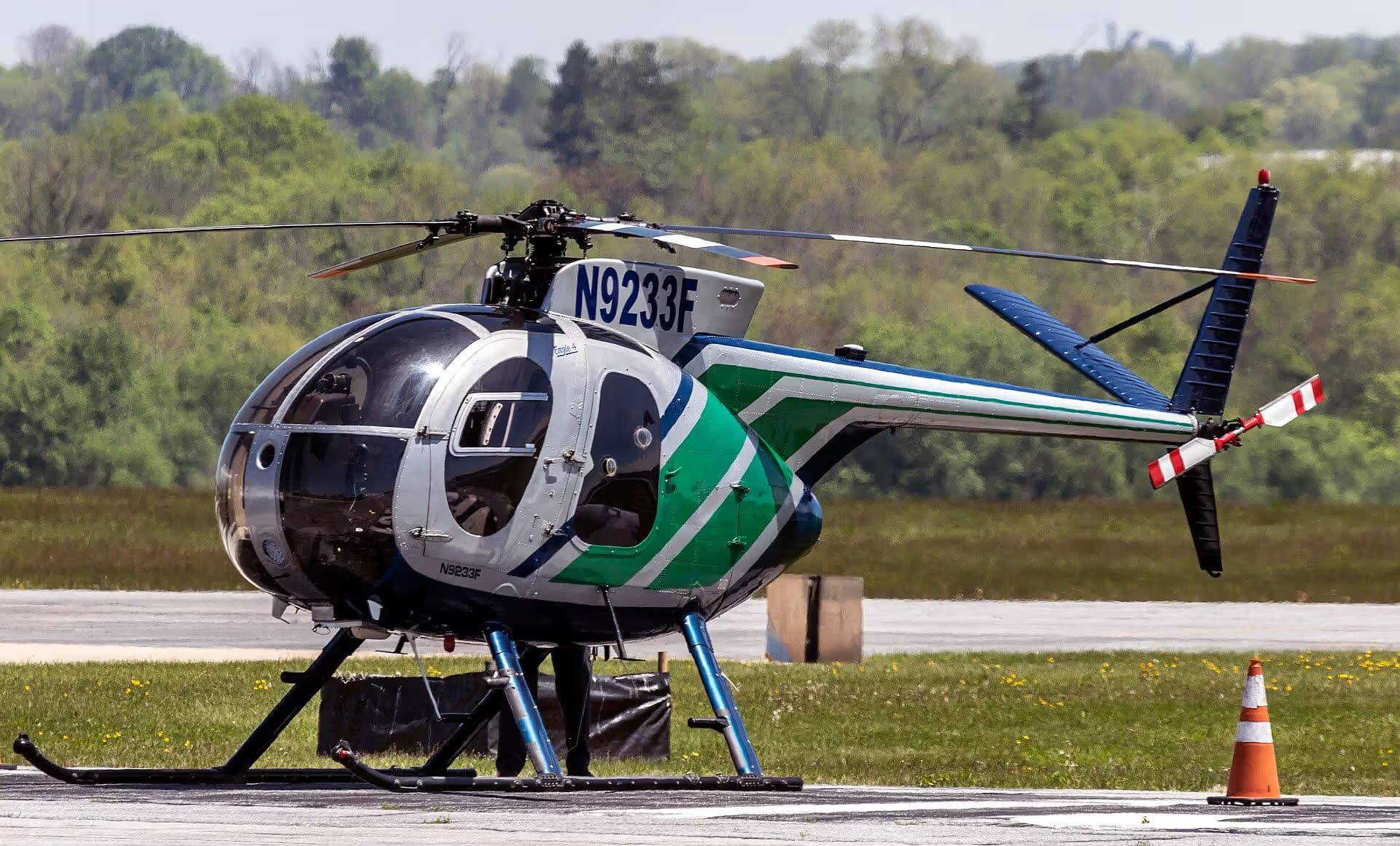 N9233F — Helicopter