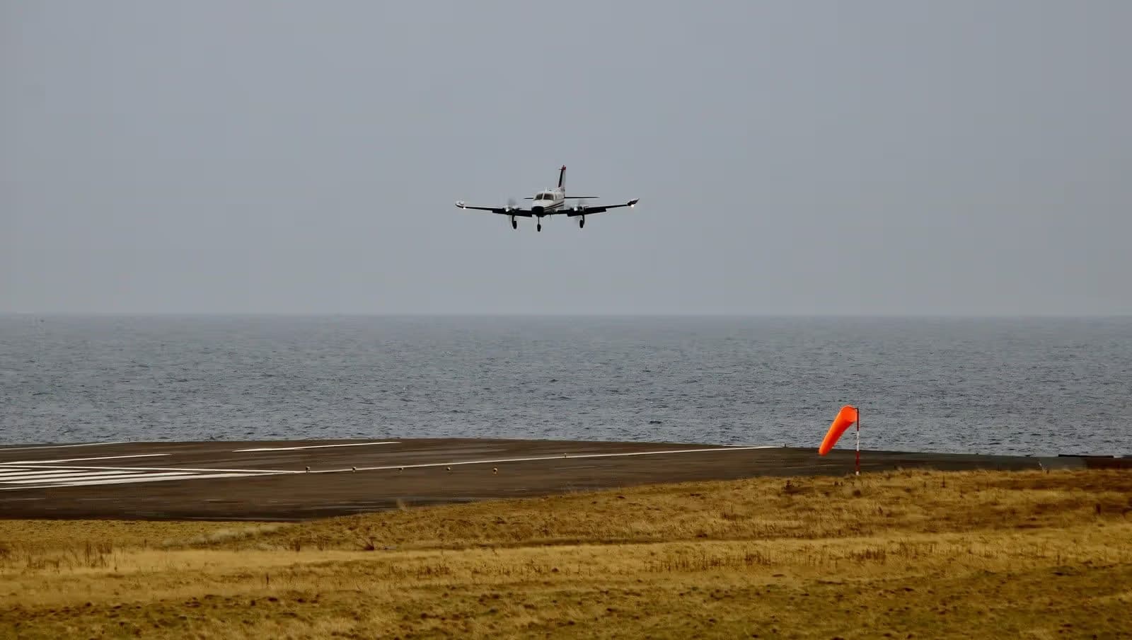 N44NE — Twin-engine aircraft