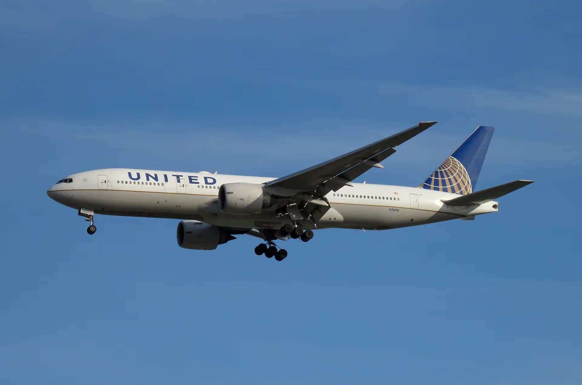 N76010 — Boeing